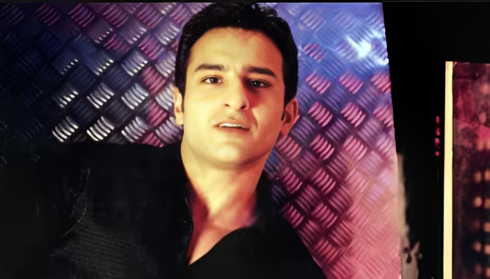 Dil Chahta Hai: Saif's role in Dil Chahta Hai not only shaped his career but also his fashion identity.